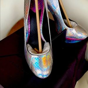 Brian Atwood Fontanne platform a ray of rainbow sunshine Fontanne size 6m